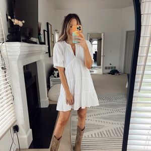 Size M white v neck dress